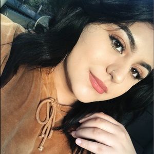 Meet your Posher, Claudia